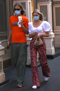 Elsa Hosk and her boyfriend pictured wearing protective mask as they walk around in Soho, Manhattan.

Pictured: Elsa Hosk,Tom Daly
Ref: SPL5173361 230620 NON-EXCLUSIVE
Picture by: Jose Perez / SplashNews.com

Splash News and Pictures
USA: +1 310-525-5808
London: +44 (0)20 8126 1009
Berlin: +49 175 3764 166
photodesk@splashnews.com

World Rights