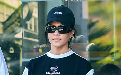 Kourtney Kardashian, Travis Barker, Reign Disick, boots, black boots, leather boots, knee high boots, square toed boots, heeled boots, Balenciaga, T-shirt, baseball cap, daddy, graphic cap, sunglasses, Calabasas